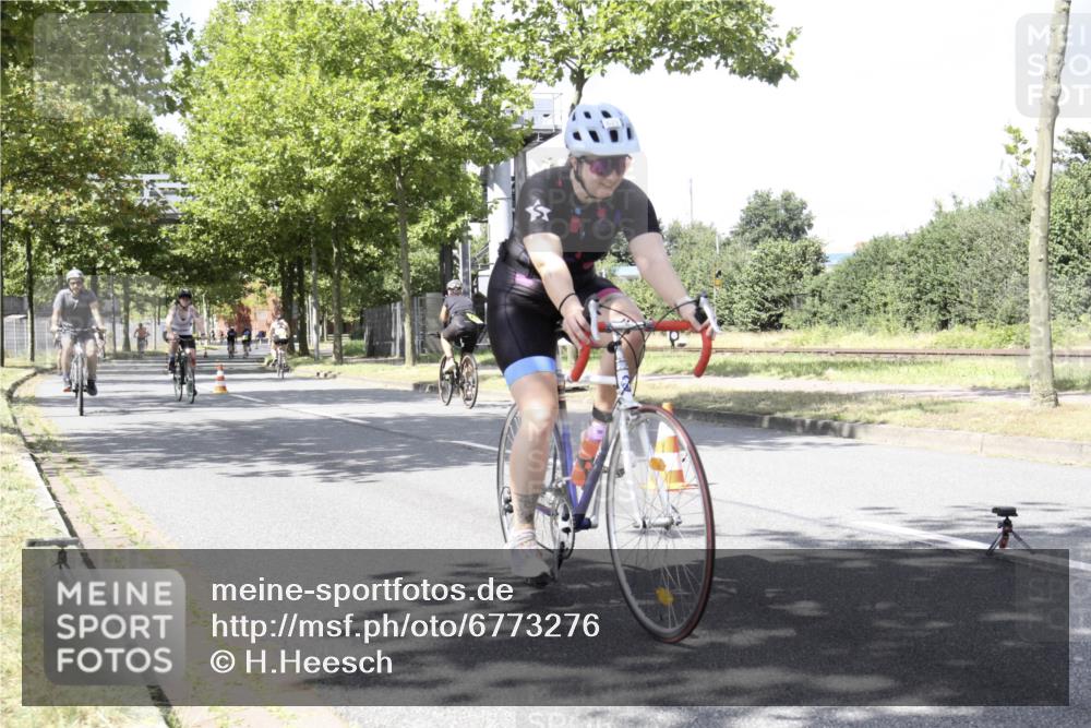 11.08.2024 - GEWOBA Citytriathlon Bremen H.Heesch http://msf.ph/oto/6773276 11.08.2024 13:23:05 Radfahren 204, xxx, 236, 266, 305, 375, 574, 589, 621, 641, 698, 721, 731 meine-sportfotos.de