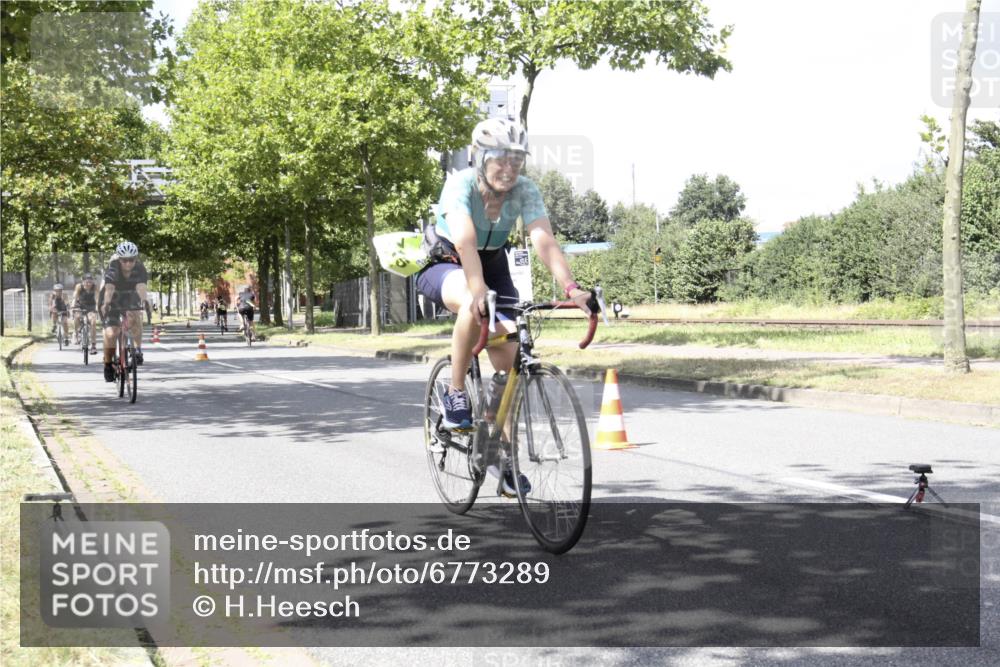 11.08.2024 - GEWOBA Citytriathlon Bremen H.Heesch http://msf.ph/oto/6773289 11.08.2024 13:23:08 Radfahren 204, xxx, 236, 266, 305, 375, 570, 574, 589, 621, 641, 698, 708, 721, 731 meine-sportfotos.de