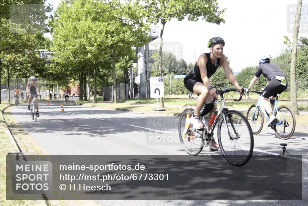 11.08.2024 - GEWOBA Citytriathlon Bremen H.Heesch http://msf.ph/oto/6773301 11.08.2024 13:23:10 Radfahren 204, xxx, 236, 266, 375, 567, 570, 574, 589, 621, 641, 698, 708, 721, 731 meine-sportfotos.de