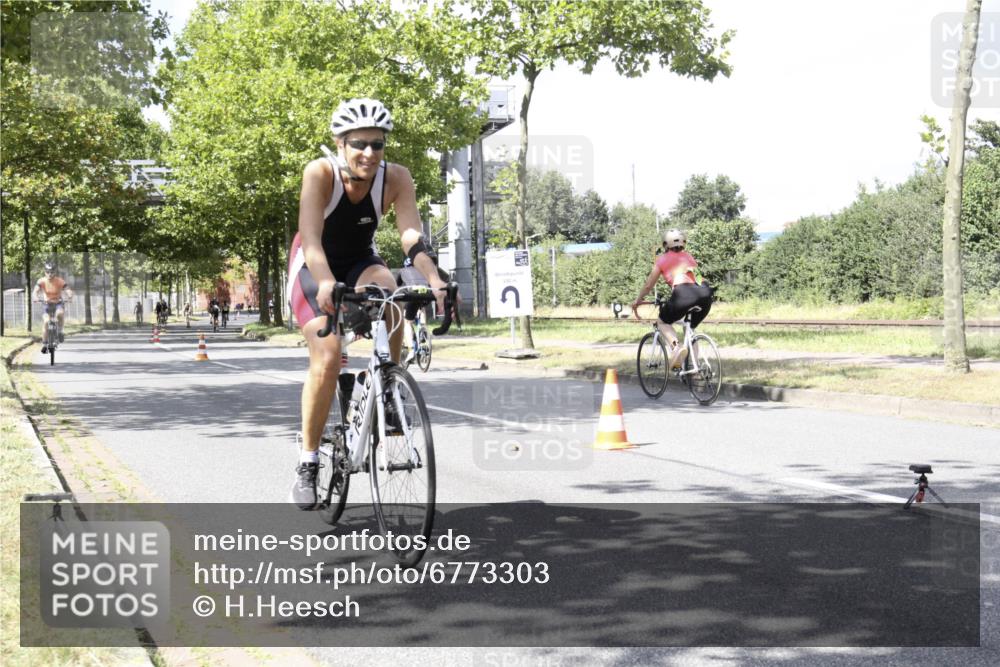 11.08.2024 - GEWOBA Citytriathlon Bremen H.Heesch http://msf.ph/oto/6773303 11.08.2024 13:23:11 Radfahren 204, 266, 375, 567, 570, 574, 589, 621, 641, 698, 708, 721, 731 meine-sportfotos.de