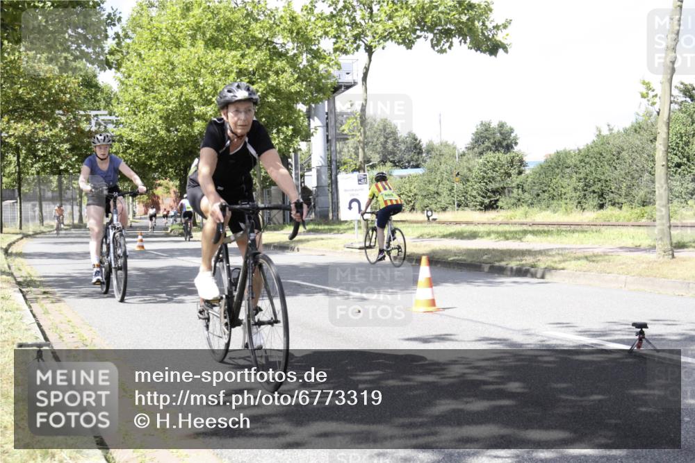 11.08.2024 - GEWOBA Citytriathlon Bremen H.Heesch http://msf.ph/oto/6773319 11.08.2024 13:23:22 Radfahren 203, 248, 567, 570, 613, 653, 698, 708, 731 meine-sportfotos.de