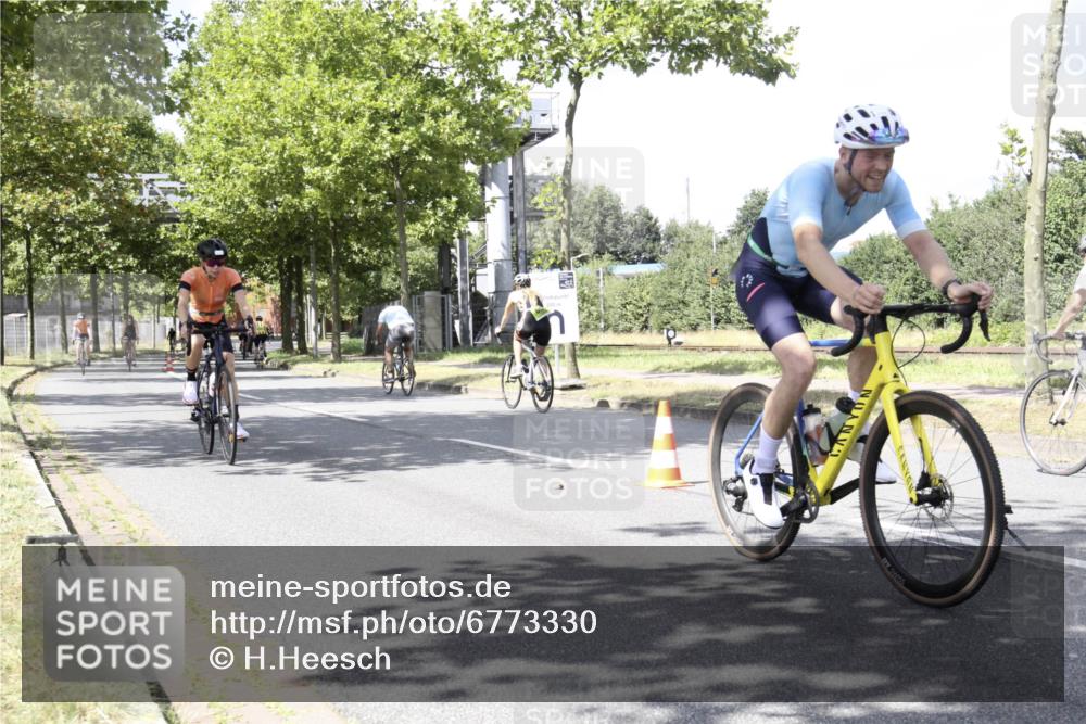 11.08.2024 - GEWOBA Citytriathlon Bremen H.Heesch http://msf.ph/oto/6773330 11.08.2024 13:23:26 Radfahren 203, 210, 248, 283, 567, 570, 613, 653, 708, 731 meine-sportfotos.de