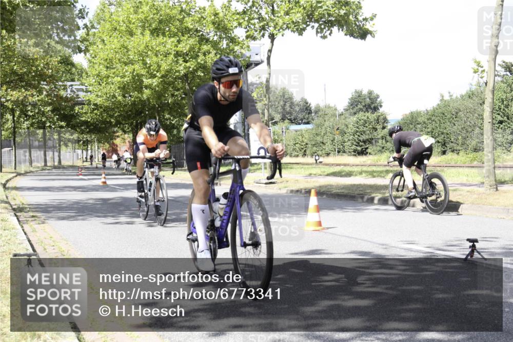 11.08.2024 - GEWOBA Citytriathlon Bremen H.Heesch http://msf.ph/oto/6773341 11.08.2024 13:23:33 Radfahren 203, 210, 248, 283, 567, 613, 653 meine-sportfotos.de