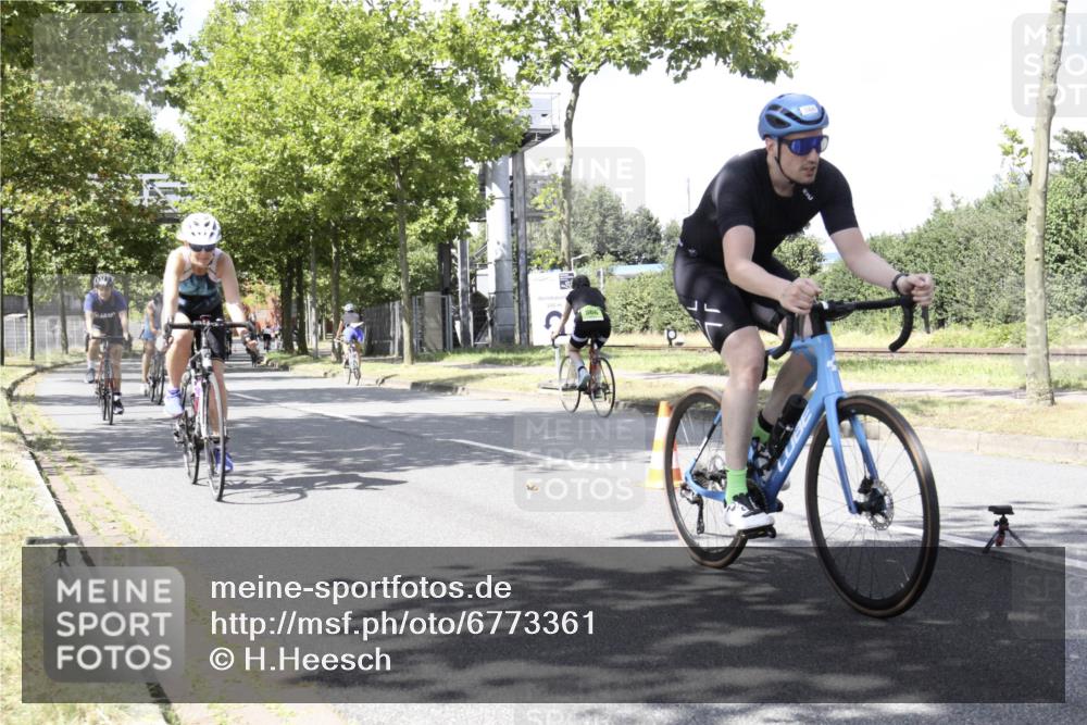 11.08.2024 - GEWOBA Citytriathlon Bremen H.Heesch http://msf.ph/oto/6773361 11.08.2024 13:23:58 Radfahren 275, 344, 501, 577, 627, 635, 669, 674, 705, 712 meine-sportfotos.de