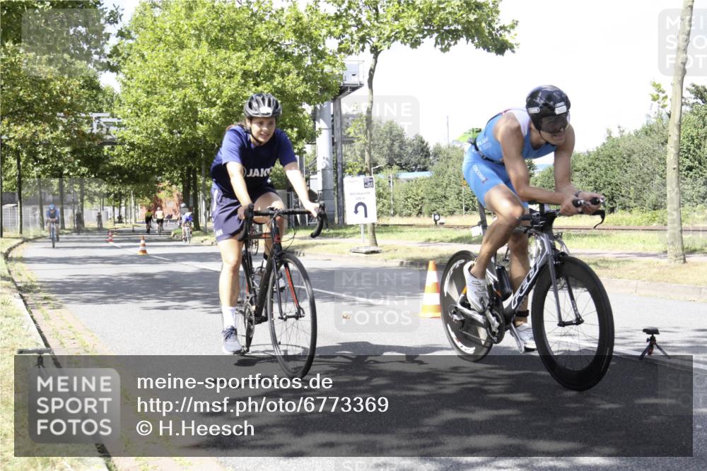 11.08.2024 - GEWOBA Citytriathlon Bremen H.Heesch http://msf.ph/oto/6773369 11.08.2024 13:23:59 Radfahren 275, 344, 501, 577, 627, 635, 669, 674, 705, 712 meine-sportfotos.de