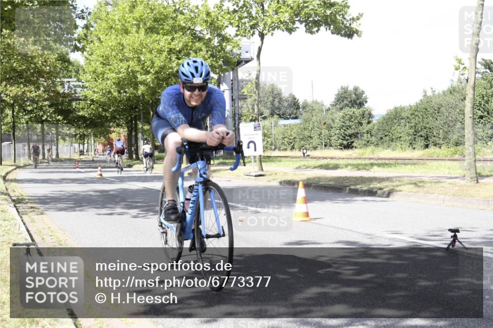 11.08.2024 - GEWOBA Citytriathlon Bremen H.Heesch http://msf.ph/oto/6773377 11.08.2024 13:24:02 Radfahren 275, 344, 501, 577, 627, 635, 669, 674, 711, 712 meine-sportfotos.de