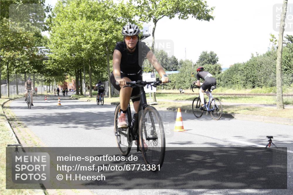 11.08.2024 - GEWOBA Citytriathlon Bremen H.Heesch http://msf.ph/oto/6773381 11.08.2024 13:24:07 Radfahren 275, 284, 344, 501, 577, 627, 635, 689, 711, 712 meine-sportfotos.de