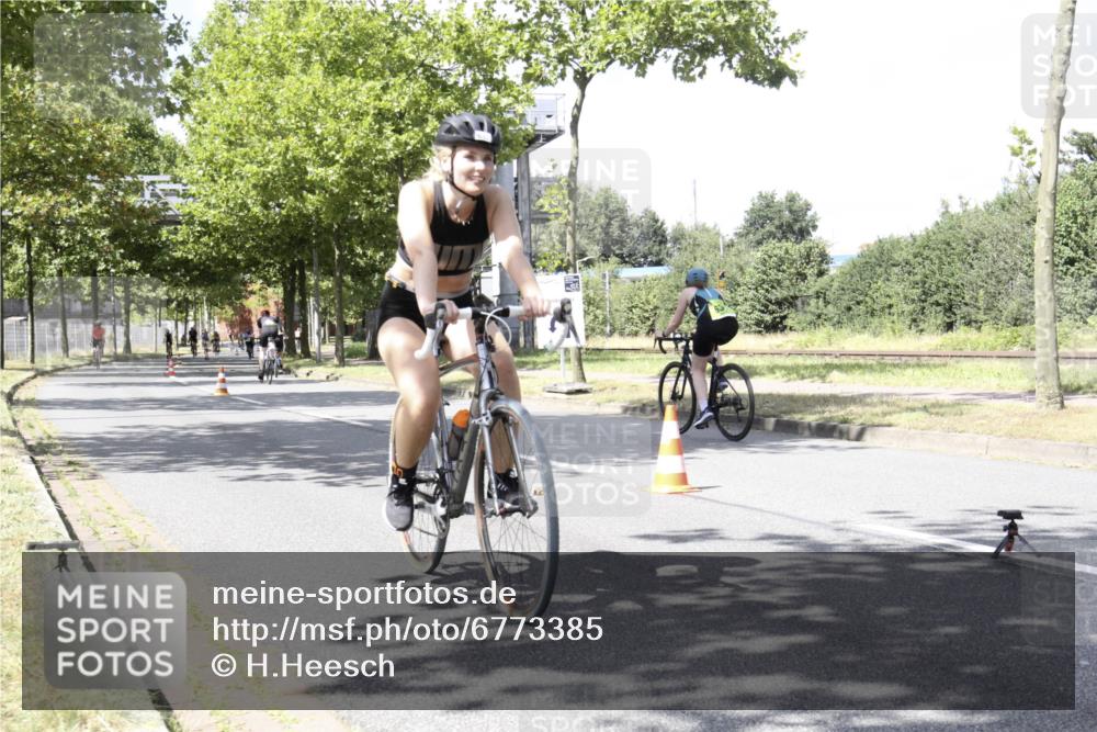 11.08.2024 - GEWOBA Citytriathlon Bremen H.Heesch http://msf.ph/oto/6773385 11.08.2024 13:24:10 Radfahren 244, 275, 284, 344, 396, 501, 627, 635, 659, 689, 711, 712 meine-sportfotos.de