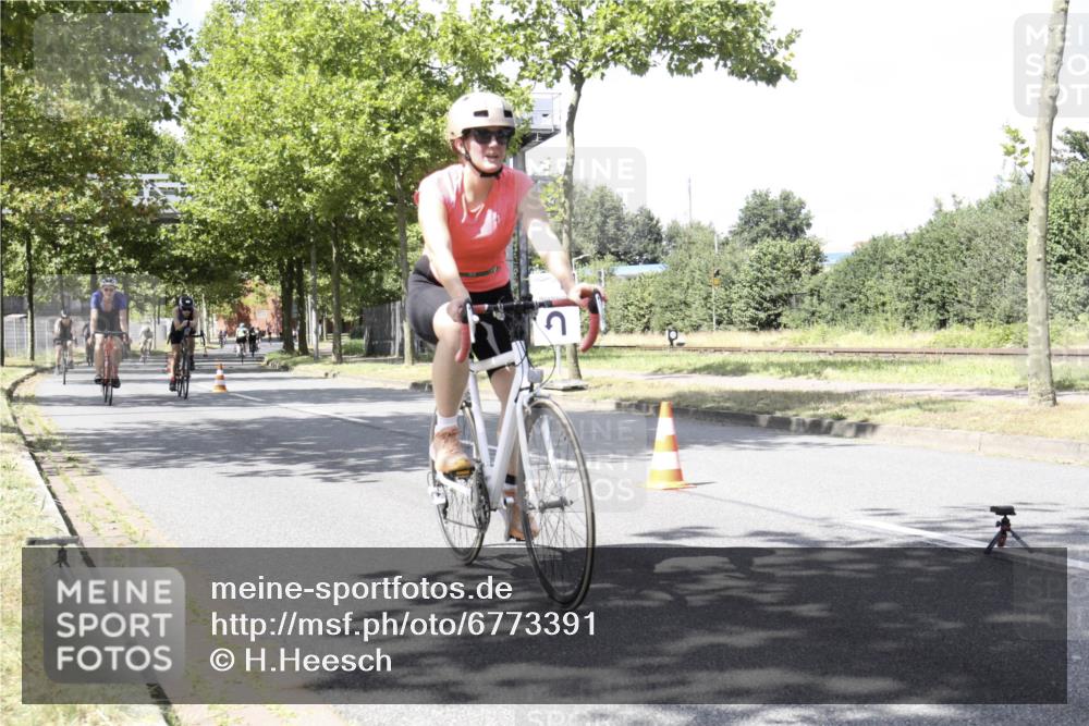 11.08.2024 - GEWOBA Citytriathlon Bremen H.Heesch http://msf.ph/oto/6773391 11.08.2024 13:24:16 Radfahren 244, 275, 279, 284, 306, 344, 396, 627, 635, 659, 689, 696, 711, 732 meine-sportfotos.de
