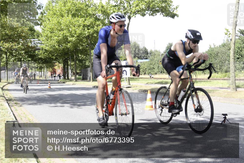 11.08.2024 - GEWOBA Citytriathlon Bremen H.Heesch http://msf.ph/oto/6773395 11.08.2024 13:24:18 Radfahren 244, 279, 284, 306, 396, 627, 659, 689, 696, 711, 732 meine-sportfotos.de
