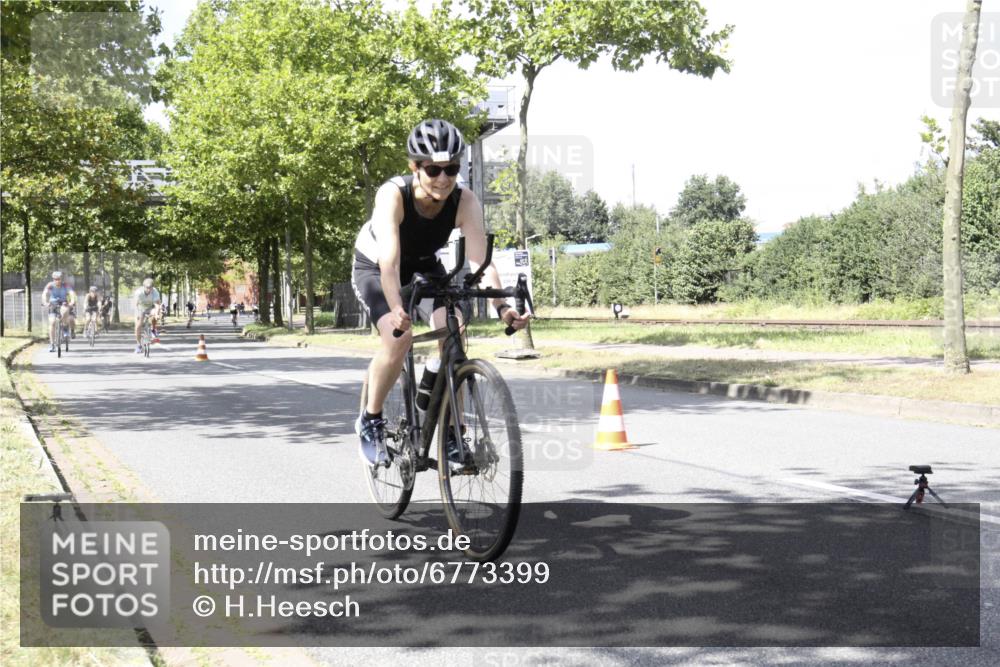 11.08.2024 - GEWOBA Citytriathlon Bremen H.Heesch http://msf.ph/oto/6773399 11.08.2024 13:24:19 Radfahren 244, 279, 284, 306, 396, 627, 659, 689, 696, 711, 732 meine-sportfotos.de