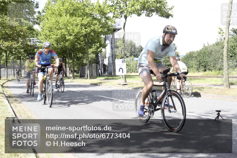 11.08.2024 - GEWOBA Citytriathlon Bremen H.Heesch http://msf.ph/oto/6773404 11.08.2024 13:24:22 Radfahren 244, 279, 284, 306, 396, 627, 659, 689, 696, 711, 732 meine-sportfotos.de