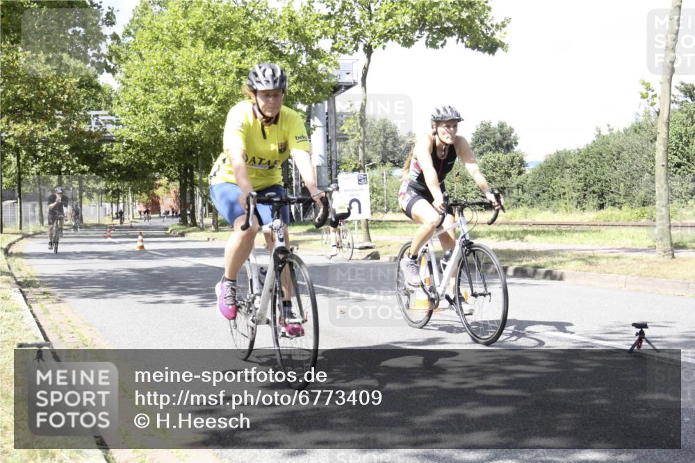 11.08.2024 - GEWOBA Citytriathlon Bremen H.Heesch http://msf.ph/oto/6773409 11.08.2024 13:24:23 Radfahren 244, 279, 284, 306, 396, 627, 659, 689, 696, 711, 732 meine-sportfotos.de