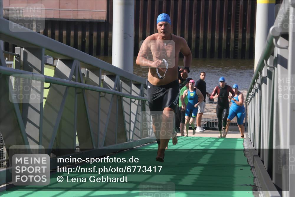 11.08.2024 - GEWOBA Citytriathlon Bremen Lena Gebhardt http://msf.ph/oto/6773417 11.08.2024 10:08:09 Schwimmen 3, 7, 65, 71, 79, 82, 87, 96, 106, 108 meine-sportfotos.de