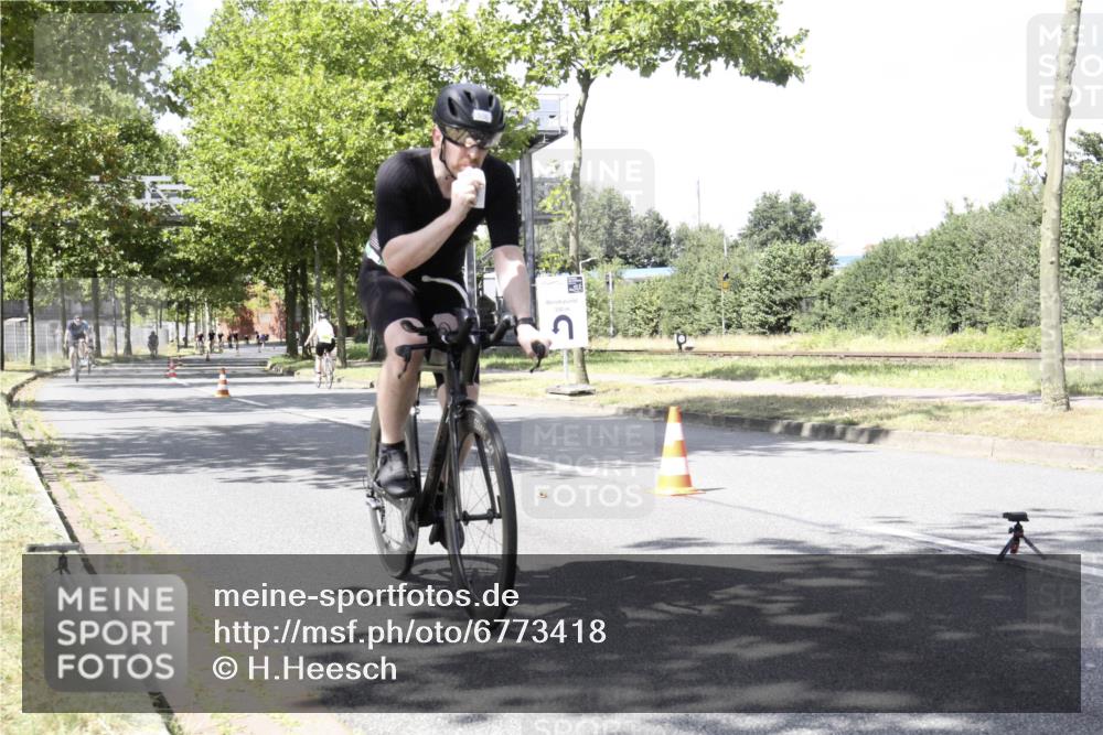 11.08.2024 - GEWOBA Citytriathlon Bremen H.Heesch http://msf.ph/oto/6773418 11.08.2024 13:24:25 Radfahren 244, 255, 257, 279, 284, 306, 396, 659, 689, 696, 711, 732 meine-sportfotos.de