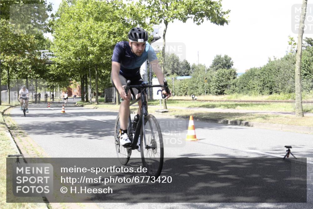 11.08.2024 - GEWOBA Citytriathlon Bremen H.Heesch http://msf.ph/oto/6773420 11.08.2024 13:24:28 Radfahren 244, 249, 255, 257, 279, 284, 303, 306, 396, 481, 659, 689, 696, 732 meine-sportfotos.de