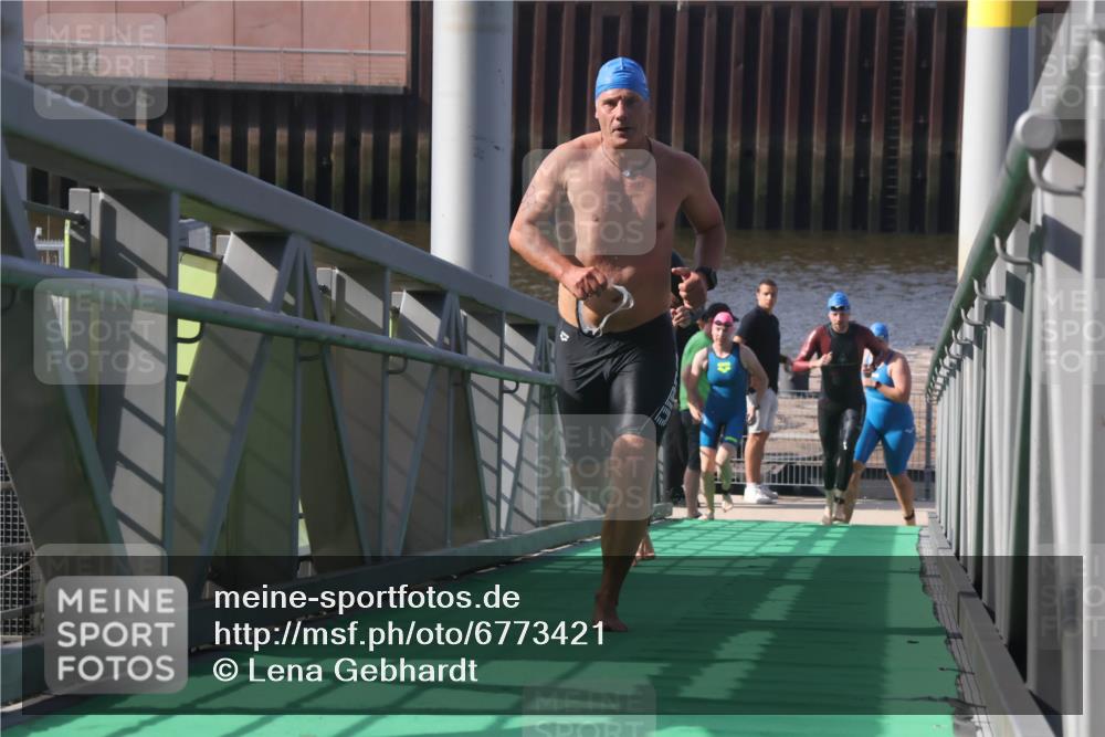 11.08.2024 - GEWOBA Citytriathlon Bremen Lena Gebhardt http://msf.ph/oto/6773421 11.08.2024 10:08:09 Schwimmen 3, 7, 65, 71, 79, 82, 87, 96, 106, 108 meine-sportfotos.de