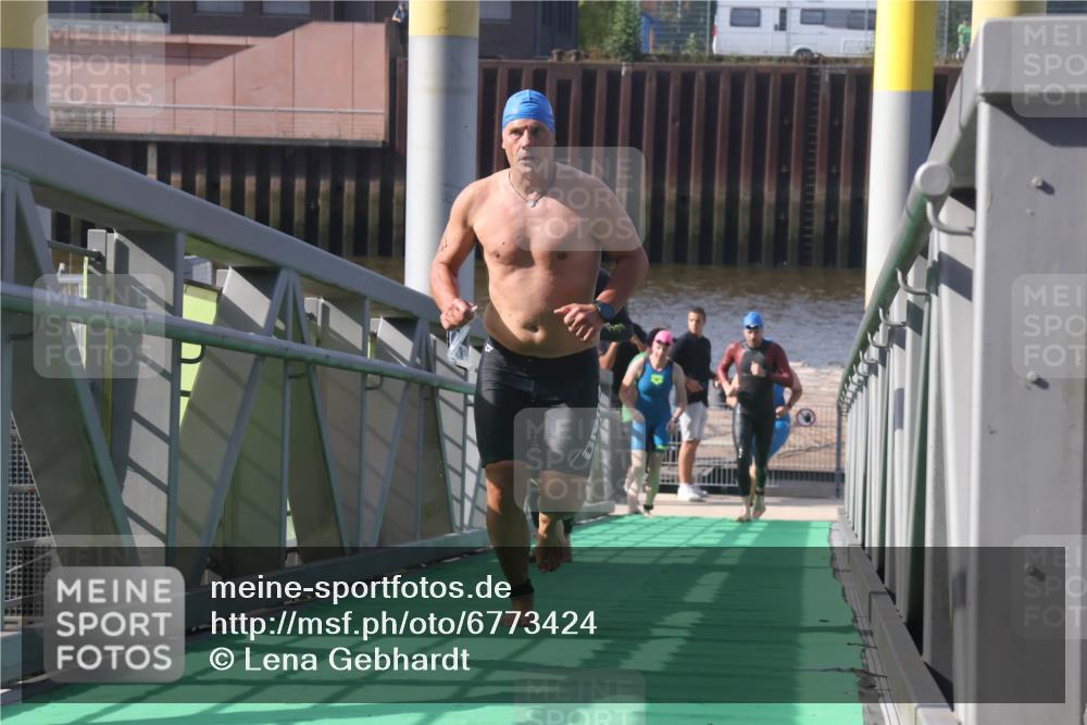 11.08.2024 - GEWOBA Citytriathlon Bremen Lena Gebhardt http://msf.ph/oto/6773424 11.08.2024 10:08:09 Schwimmen 3, 7, 65, 71, 79, 82, 87, 96, 106, 108 meine-sportfotos.de