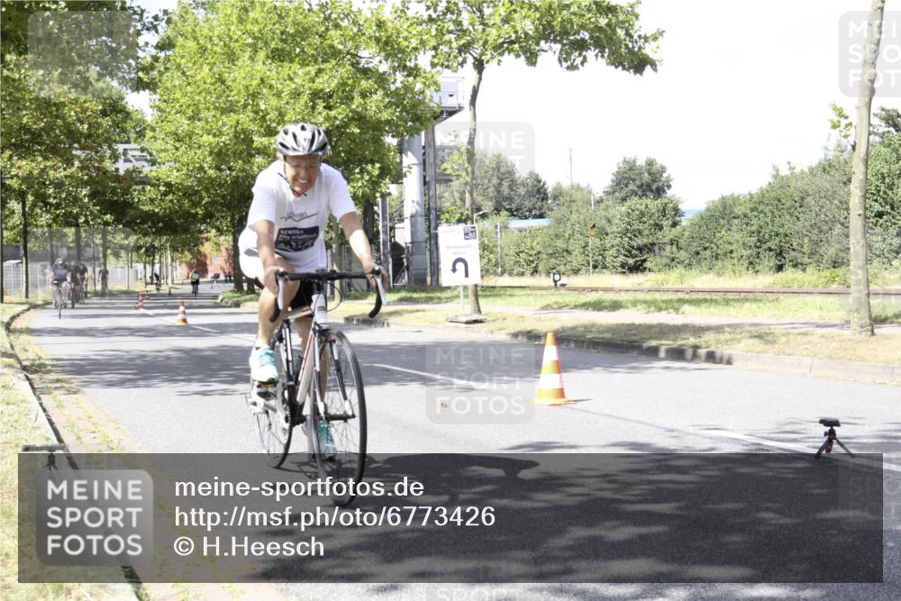 11.08.2024 - GEWOBA Citytriathlon Bremen H.Heesch http://msf.ph/oto/6773426 11.08.2024 13:24:31 Radfahren 244, 249, 255, 257, 279, 284, 303, 306, 396, 481, 659, 689, 696, 732 meine-sportfotos.de