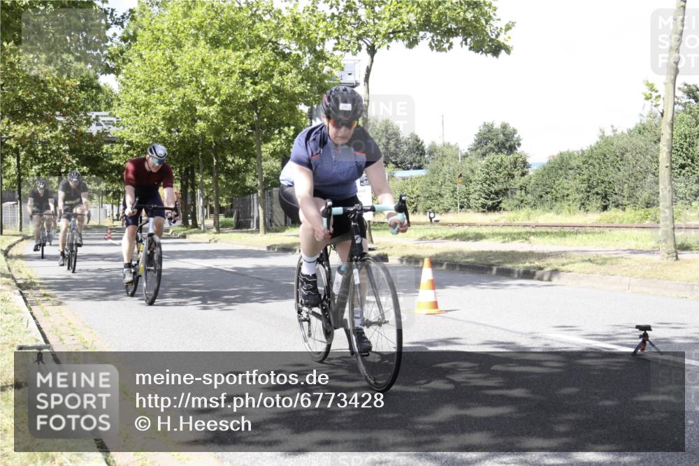 11.08.2024 - GEWOBA Citytriathlon Bremen H.Heesch http://msf.ph/oto/6773428 11.08.2024 13:24:34 Radfahren 244, 249, 255, 257, 279, 303, 306, 348, 481, 659, 696, 732 meine-sportfotos.de