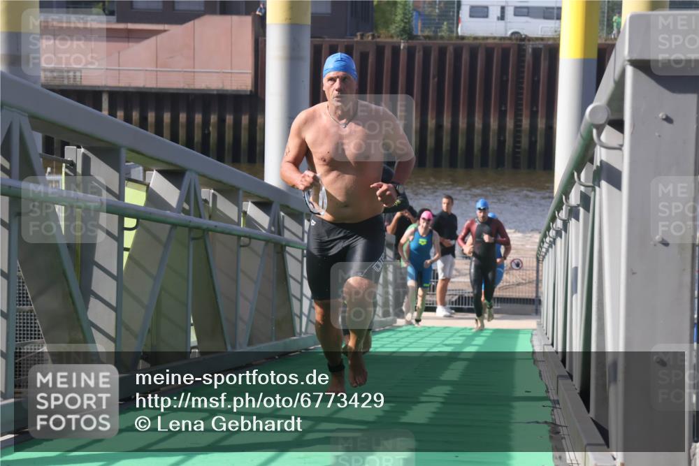 11.08.2024 - GEWOBA Citytriathlon Bremen Lena Gebhardt http://msf.ph/oto/6773429 11.08.2024 10:08:09 Schwimmen 3, 7, 65, 71, 79, 82, 87, 96, 106, 108 meine-sportfotos.de