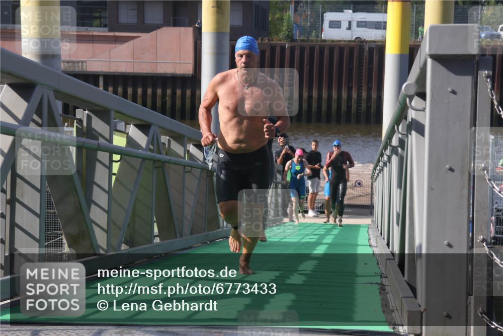 11.08.2024 - GEWOBA Citytriathlon Bremen Lena Gebhardt http://msf.ph/oto/6773433 11.08.2024 10:08:09 Schwimmen 3, 7, 65, 71, 79, 82, 87, 96, 106, 108 meine-sportfotos.de