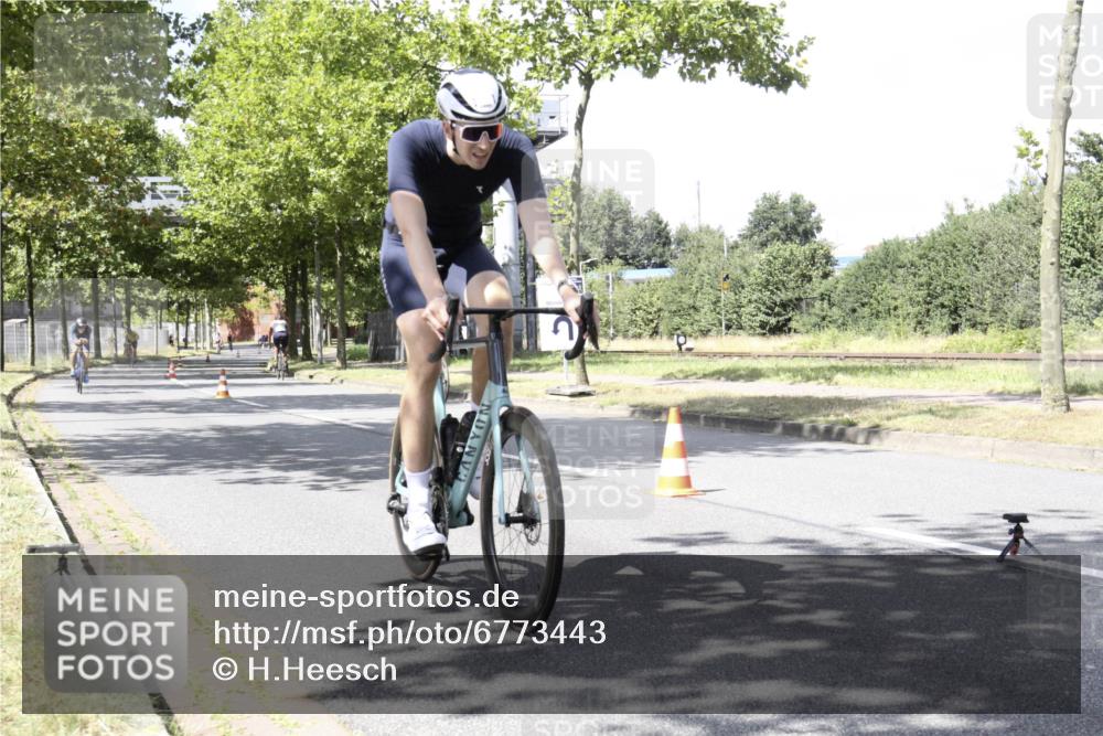 11.08.2024 - GEWOBA Citytriathlon Bremen H.Heesch http://msf.ph/oto/6773443 11.08.2024 13:24:37 Radfahren 249, 255, 257, 279, 303, 306, 348, 481, 696, 732 meine-sportfotos.de