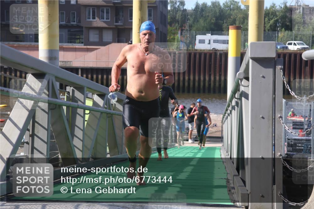11.08.2024 - GEWOBA Citytriathlon Bremen Lena Gebhardt http://msf.ph/oto/6773444 11.08.2024 10:08:10 Schwimmen 3, 7, 65, 71, 79, 82, 96, 106, 108 meine-sportfotos.de