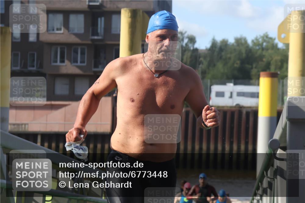 11.08.2024 - GEWOBA Citytriathlon Bremen Lena Gebhardt http://msf.ph/oto/6773448 11.08.2024 10:08:11 Schwimmen 3, 7, 65, 71, 79, 82, 96, 108 meine-sportfotos.de