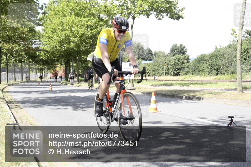 11.08.2024 - GEWOBA Citytriathlon Bremen H.Heesch http://msf.ph/oto/6773451 11.08.2024 13:24:43 Radfahren 214, 249, 255, 257, 303, 348, 481, 652 meine-sportfotos.de