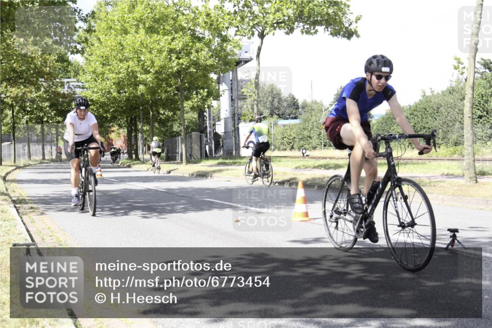 11.08.2024 - GEWOBA Citytriathlon Bremen H.Heesch http://msf.ph/oto/6773454 11.08.2024 13:24:51 Radfahren 214, 249, 271, 303, 348, 481, 566, 647, 652 meine-sportfotos.de