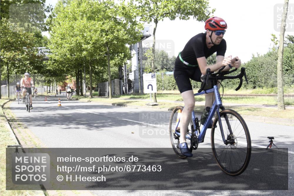 11.08.2024 - GEWOBA Citytriathlon Bremen H.Heesch http://msf.ph/oto/6773463 11.08.2024 13:24:58 Radfahren 214, 271, 565, 566, 631, 647, 652 meine-sportfotos.de