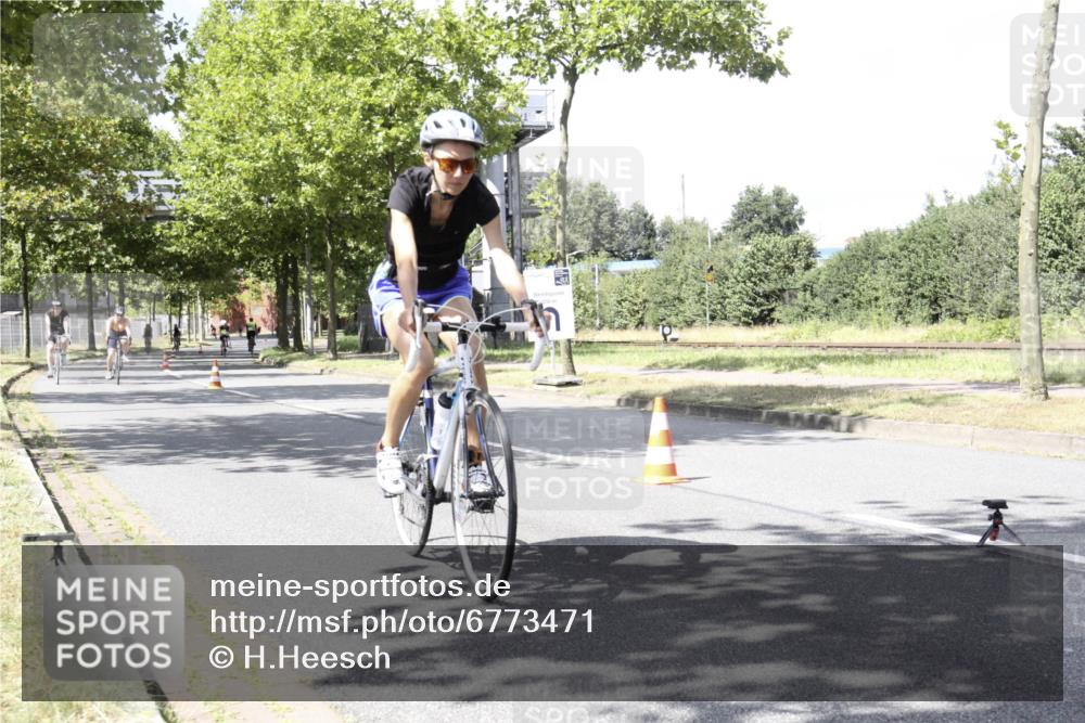 11.08.2024 - GEWOBA Citytriathlon Bremen H.Heesch http://msf.ph/oto/6773471 11.08.2024 13:25:02 Radfahren 214, 271, 565, 566, 631, 647, 652 meine-sportfotos.de