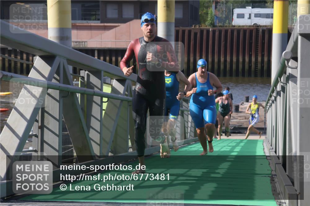 11.08.2024 - GEWOBA Citytriathlon Bremen Lena Gebhardt http://msf.ph/oto/6773481 11.08.2024 10:08:15 Schwimmen 3, 7, 65, 71, 79, 82, 108 meine-sportfotos.de