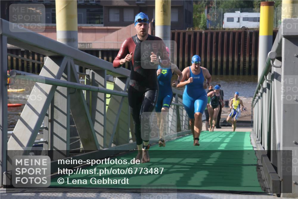 11.08.2024 - GEWOBA Citytriathlon Bremen Lena Gebhardt http://msf.ph/oto/6773487 11.08.2024 10:08:15 Schwimmen 3, 7, 65, 71, 79, 82, 108 meine-sportfotos.de