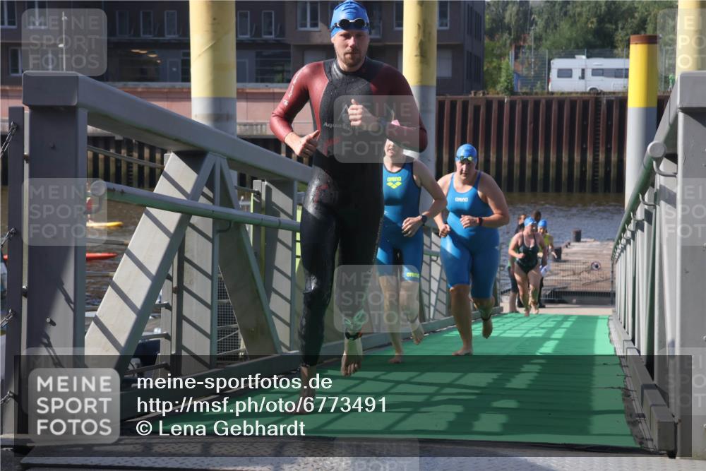 11.08.2024 - GEWOBA Citytriathlon Bremen Lena Gebhardt http://msf.ph/oto/6773491 11.08.2024 10:08:16 Schwimmen 3, 43, 65, 71, 82, 108 meine-sportfotos.de