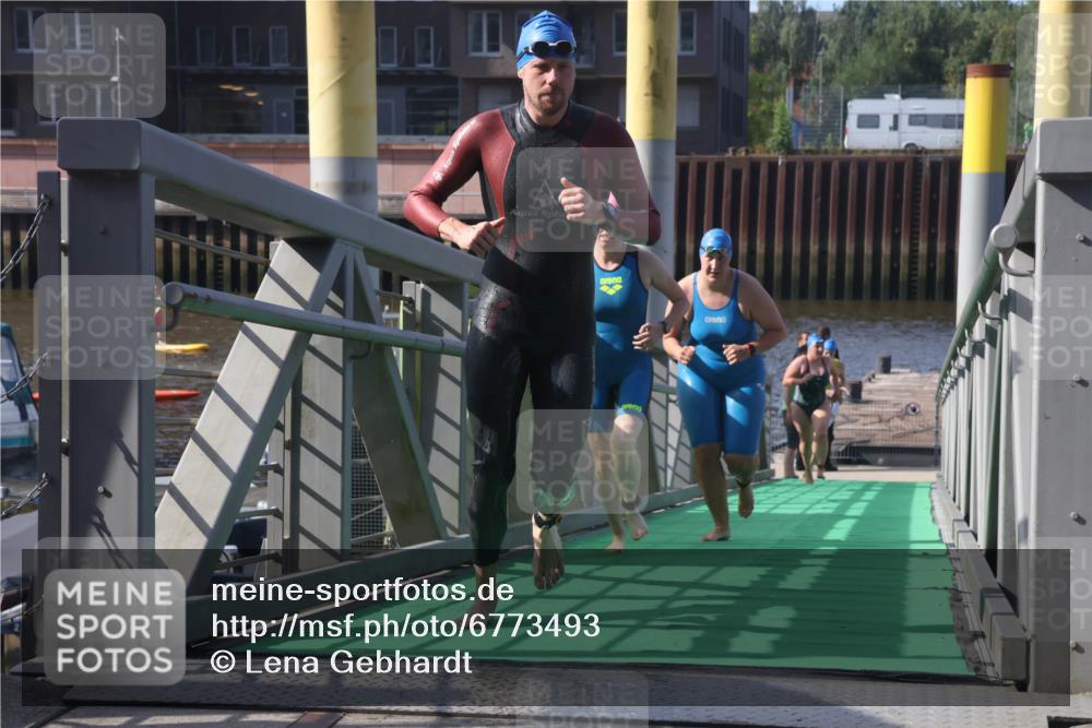 11.08.2024 - GEWOBA Citytriathlon Bremen Lena Gebhardt http://msf.ph/oto/6773493 11.08.2024 10:08:16 Schwimmen 3, 43, 65, 71, 82, 108 meine-sportfotos.de