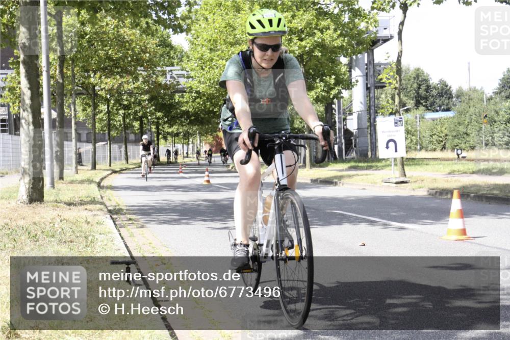 11.08.2024 - GEWOBA Citytriathlon Bremen H.Heesch http://msf.ph/oto/6773496 11.08.2024 13:25:51 Radfahren 246, 252, 260, 328, 353, 650, 658, 672 meine-sportfotos.de