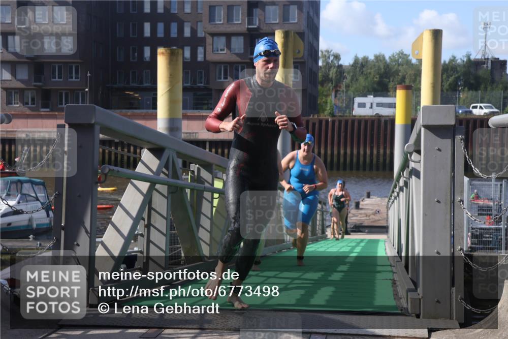 11.08.2024 - GEWOBA Citytriathlon Bremen Lena Gebhardt http://msf.ph/oto/6773498 11.08.2024 10:08:16 Schwimmen 3, 43, 65, 71, 82, 108 meine-sportfotos.de