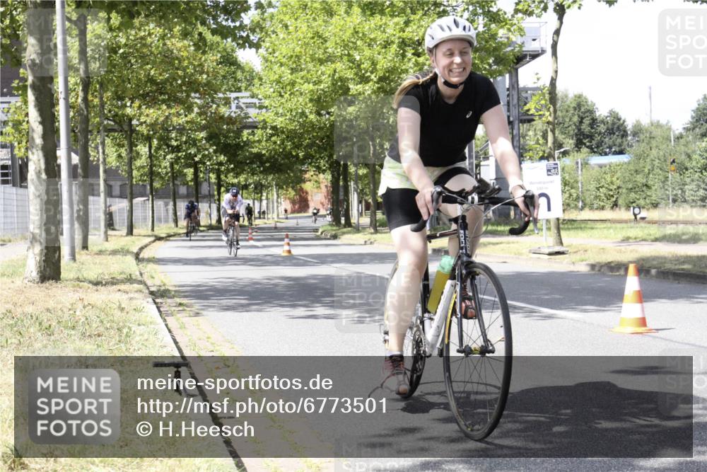 11.08.2024 - GEWOBA Citytriathlon Bremen H.Heesch http://msf.ph/oto/6773501 11.08.2024 13:25:54 Radfahren 246, 252, 260, 353, 650, 658, 672 meine-sportfotos.de