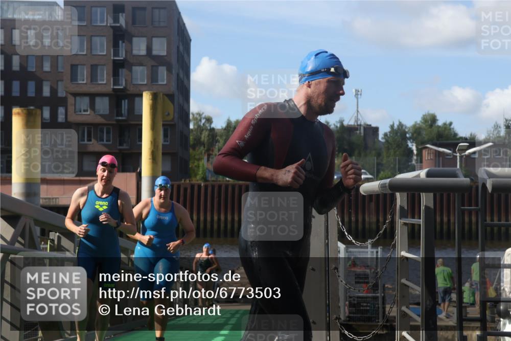 11.08.2024 - GEWOBA Citytriathlon Bremen Lena Gebhardt http://msf.ph/oto/6773503 11.08.2024 10:08:17 Schwimmen 3, 43, 65, 71, 82, 108 meine-sportfotos.de
