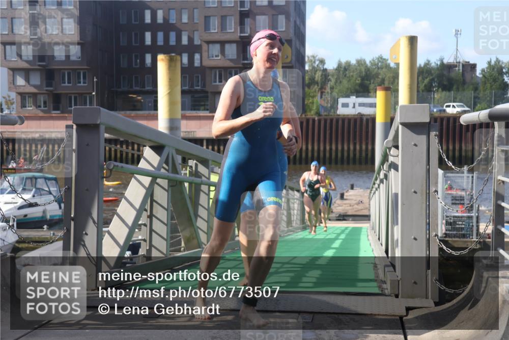 11.08.2024 - GEWOBA Citytriathlon Bremen Lena Gebhardt http://msf.ph/oto/6773507 11.08.2024 10:08:18 Schwimmen 3, 43, 65, 71, 82, 108 meine-sportfotos.de