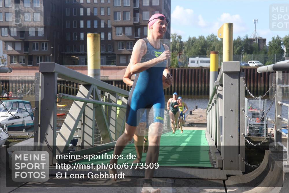 11.08.2024 - GEWOBA Citytriathlon Bremen Lena Gebhardt http://msf.ph/oto/6773509 11.08.2024 10:08:18 Schwimmen 3, 43, 65, 71, 82, 108 meine-sportfotos.de