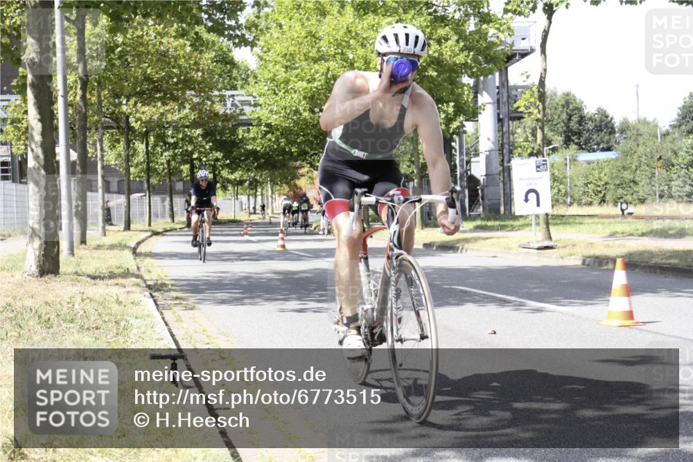 11.08.2024 - GEWOBA Citytriathlon Bremen H.Heesch http://msf.ph/oto/6773515 11.08.2024 13:25:59 Radfahren 235, 246, 252, 253, 260, 353, 650, 658 meine-sportfotos.de