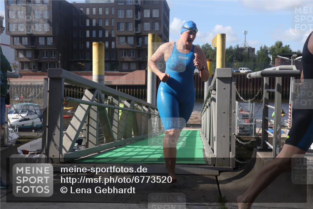 11.08.2024 - GEWOBA Citytriathlon Bremen Lena Gebhardt http://msf.ph/oto/6773520 11.08.2024 10:08:19 Schwimmen 3, 43, 65, 71, 82, 108 meine-sportfotos.de