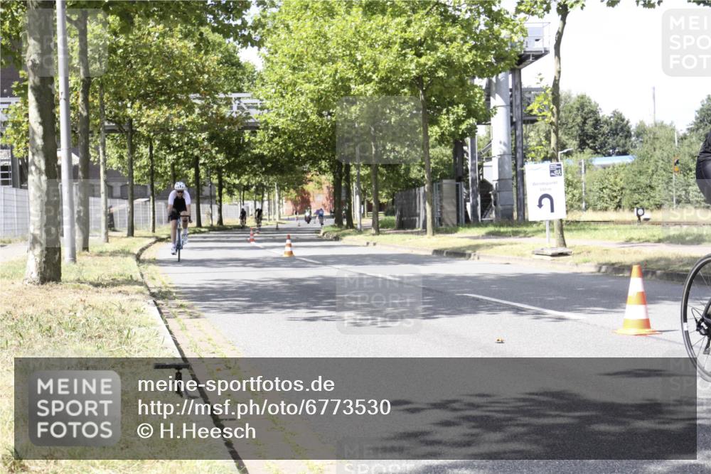 11.08.2024 - GEWOBA Citytriathlon Bremen H.Heesch http://msf.ph/oto/6773530 11.08.2024 13:26:10 Radfahren 202, 216, 235, 246, 252, 253, 353, 632 meine-sportfotos.de