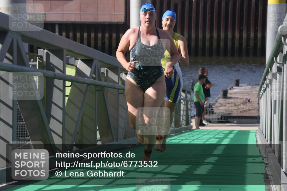11.08.2024 - GEWOBA Citytriathlon Bremen Lena Gebhardt http://msf.ph/oto/6773532 11.08.2024 10:08:20 Schwimmen 3, 43, 65, 71, 82, 108 meine-sportfotos.de