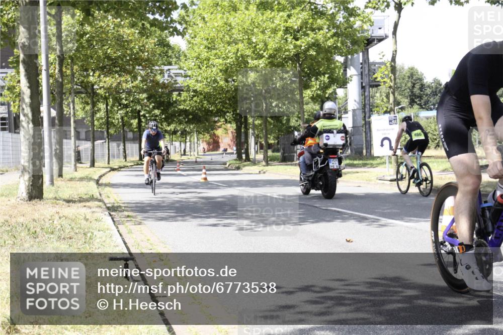 11.08.2024 - GEWOBA Citytriathlon Bremen H.Heesch http://msf.ph/oto/6773538 11.08.2024 13:26:16 Radfahren 202, 216, 235, 253, 632 meine-sportfotos.de