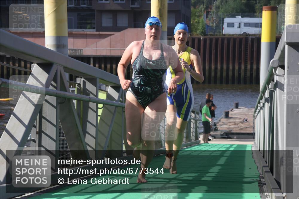 11.08.2024 - GEWOBA Citytriathlon Bremen Lena Gebhardt http://msf.ph/oto/6773544 11.08.2024 10:08:21 Schwimmen 3, 43, 65, 71, 82, 108 meine-sportfotos.de
