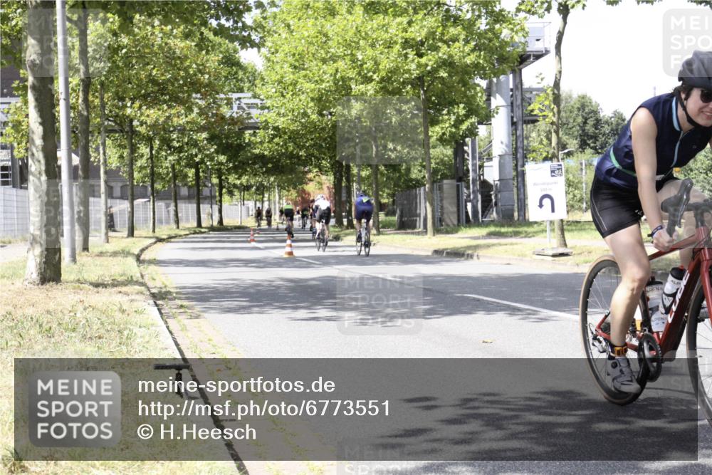 11.08.2024 - GEWOBA Citytriathlon Bremen H.Heesch http://msf.ph/oto/6773551 11.08.2024 13:26:25 Radfahren 202, 216, 241, 333, 468, 602, 632 meine-sportfotos.de